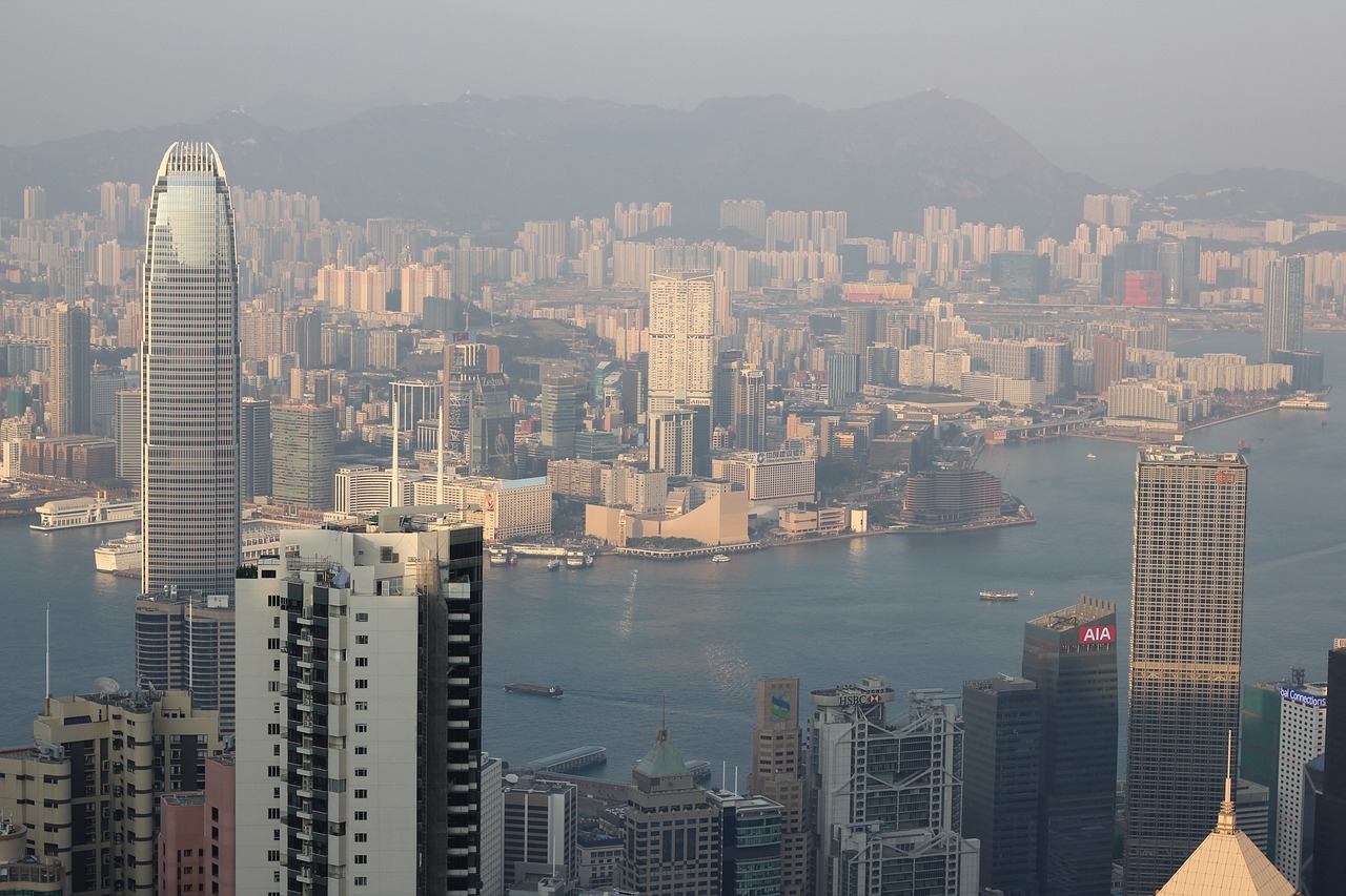 香港上市珠寶業(yè)，繁榮與進步的見證