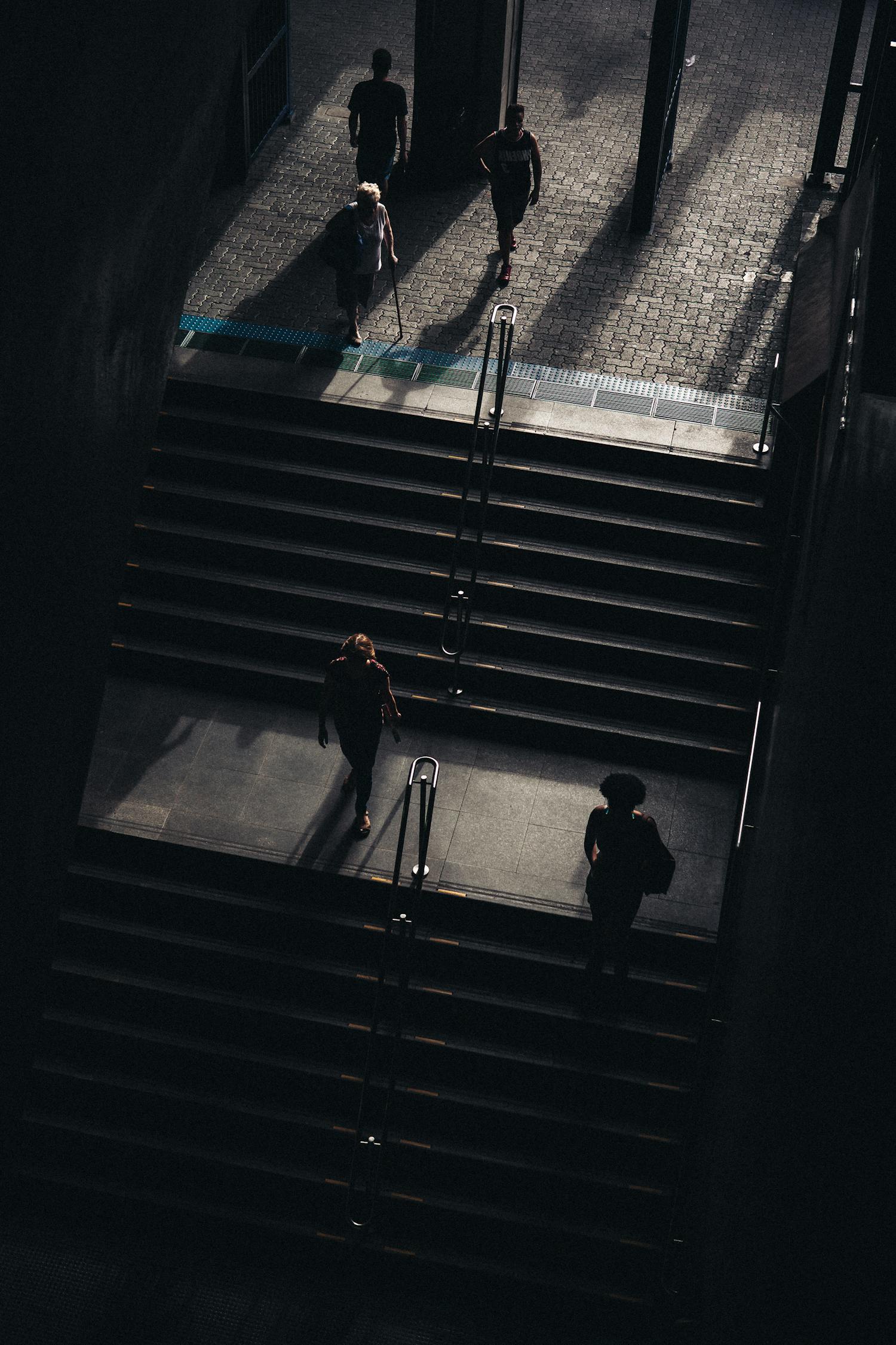 中間人電影，揭示現(xiàn)代社會(huì)灰色地帶與人性掙扎